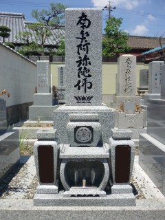 大島石を使った和式三段のお墓の施工例01
