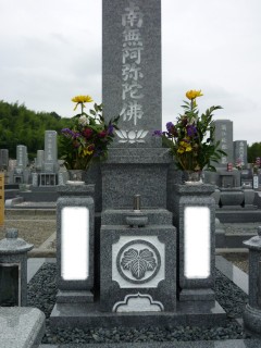 庵治石を使った和式三段のお墓の施工例01